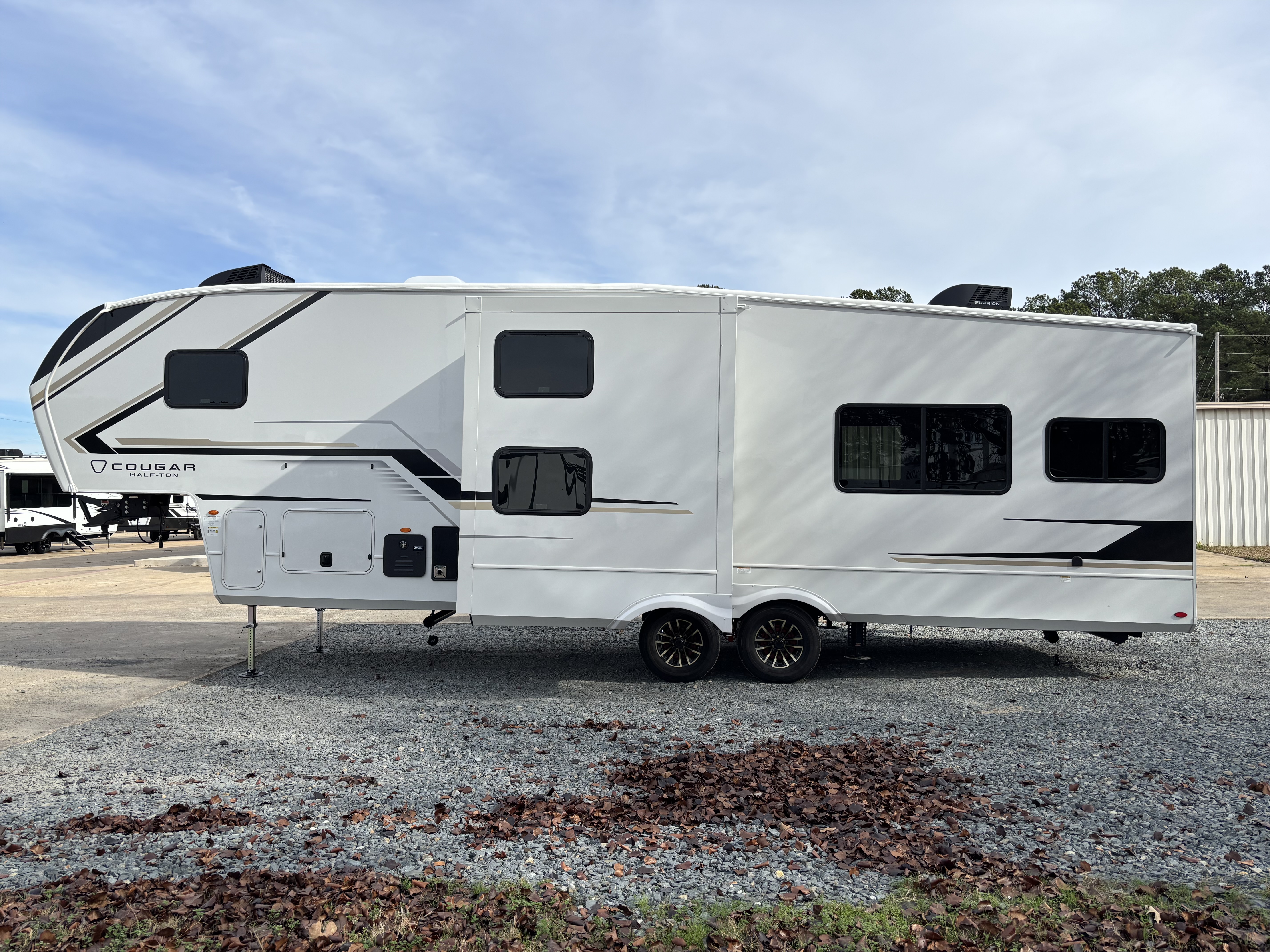 2026 Keystone Cougar Half-Ton 29MBD - Image 6