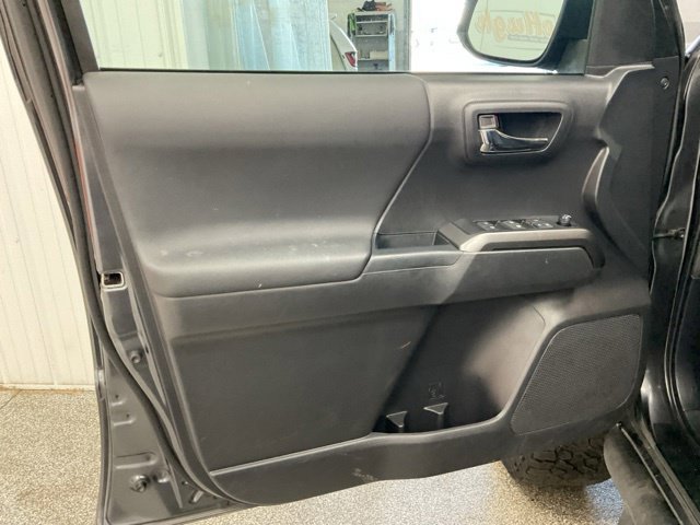 2022 Toyota Tacoma TRD Off-Road Crew Cab 4WD V6 - Image 12