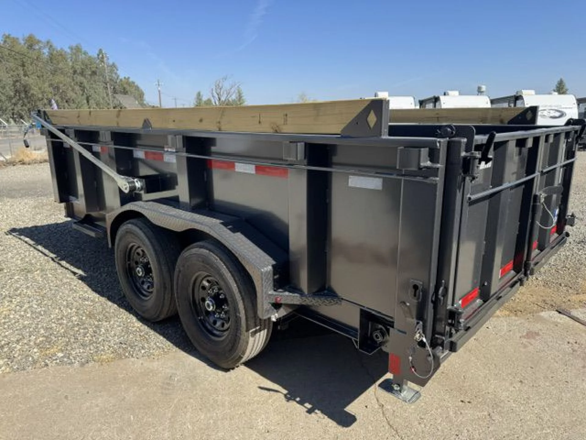 2027 DIAMOND C TRAILERS DIAMOND C LPT 207 HEAVY DUTY 14X82 32 SIDES PACESETTER - Image 5