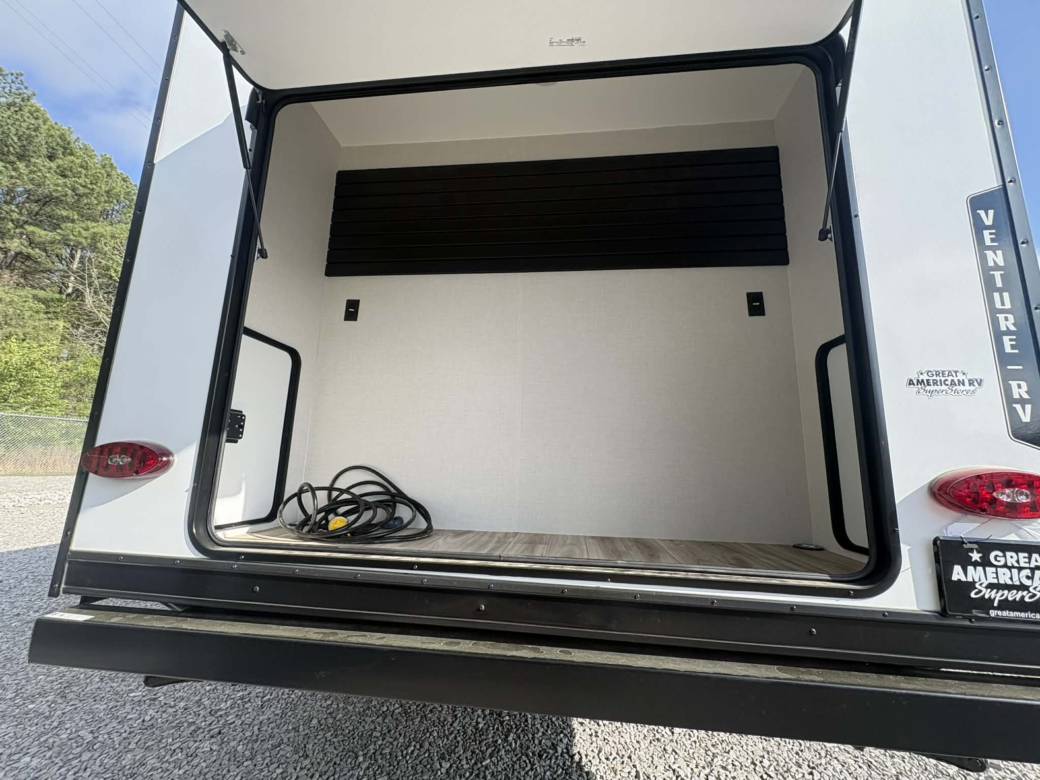 2026 VENTURE RV SPORTTREK STINGER 222VUD - Image 23