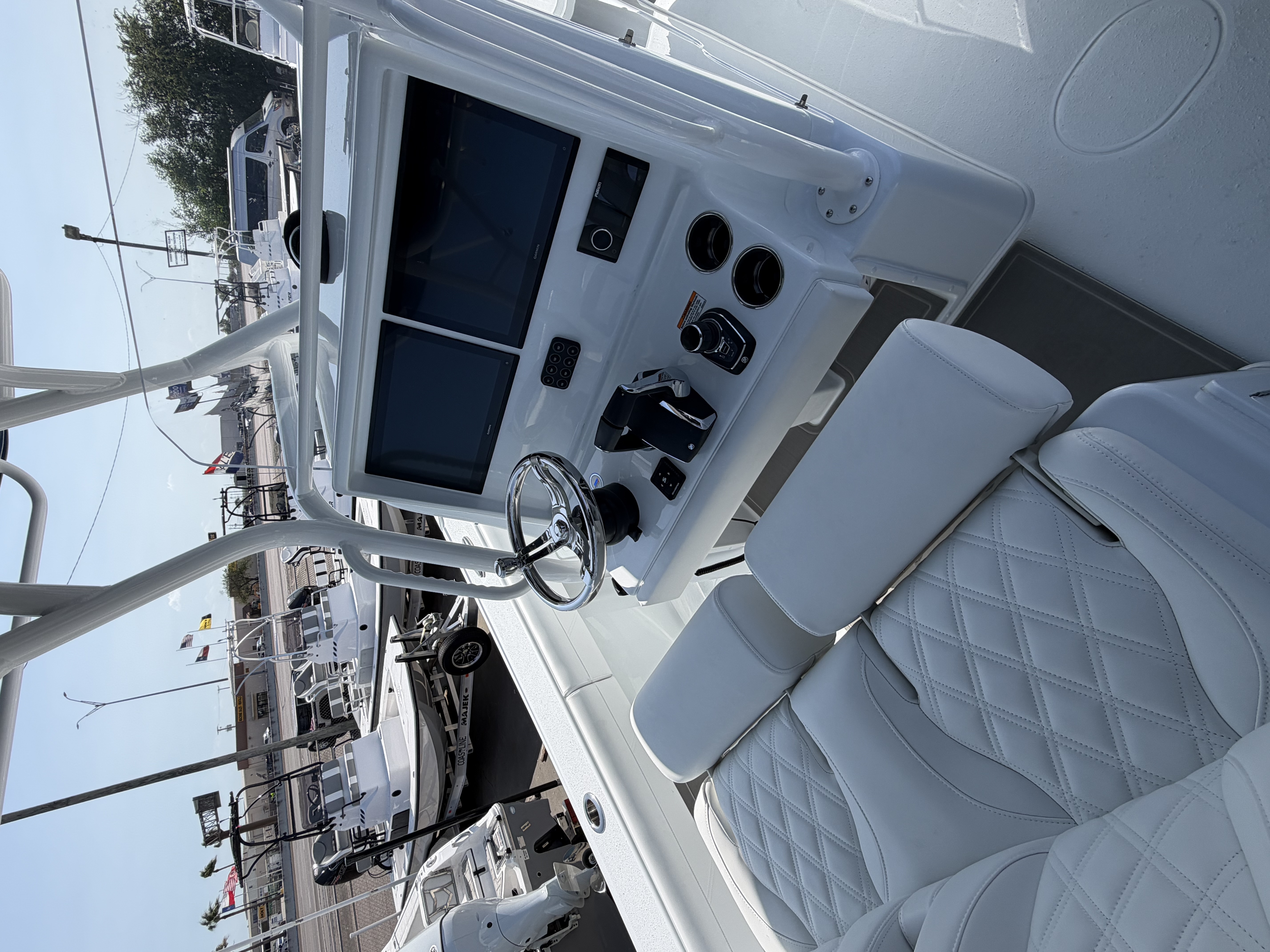 2027 YELLOWFIN 32 OFFSHORE - Image 7