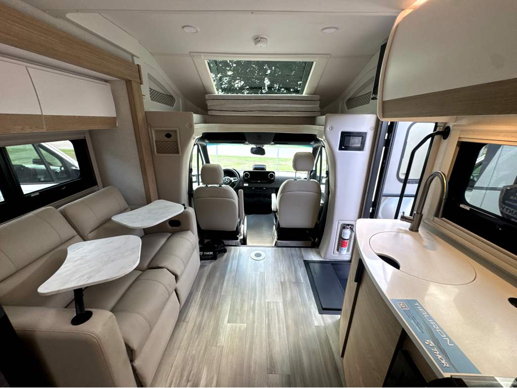 2027 THOR MOTOR COACH TIBURON 24XL - Image 24