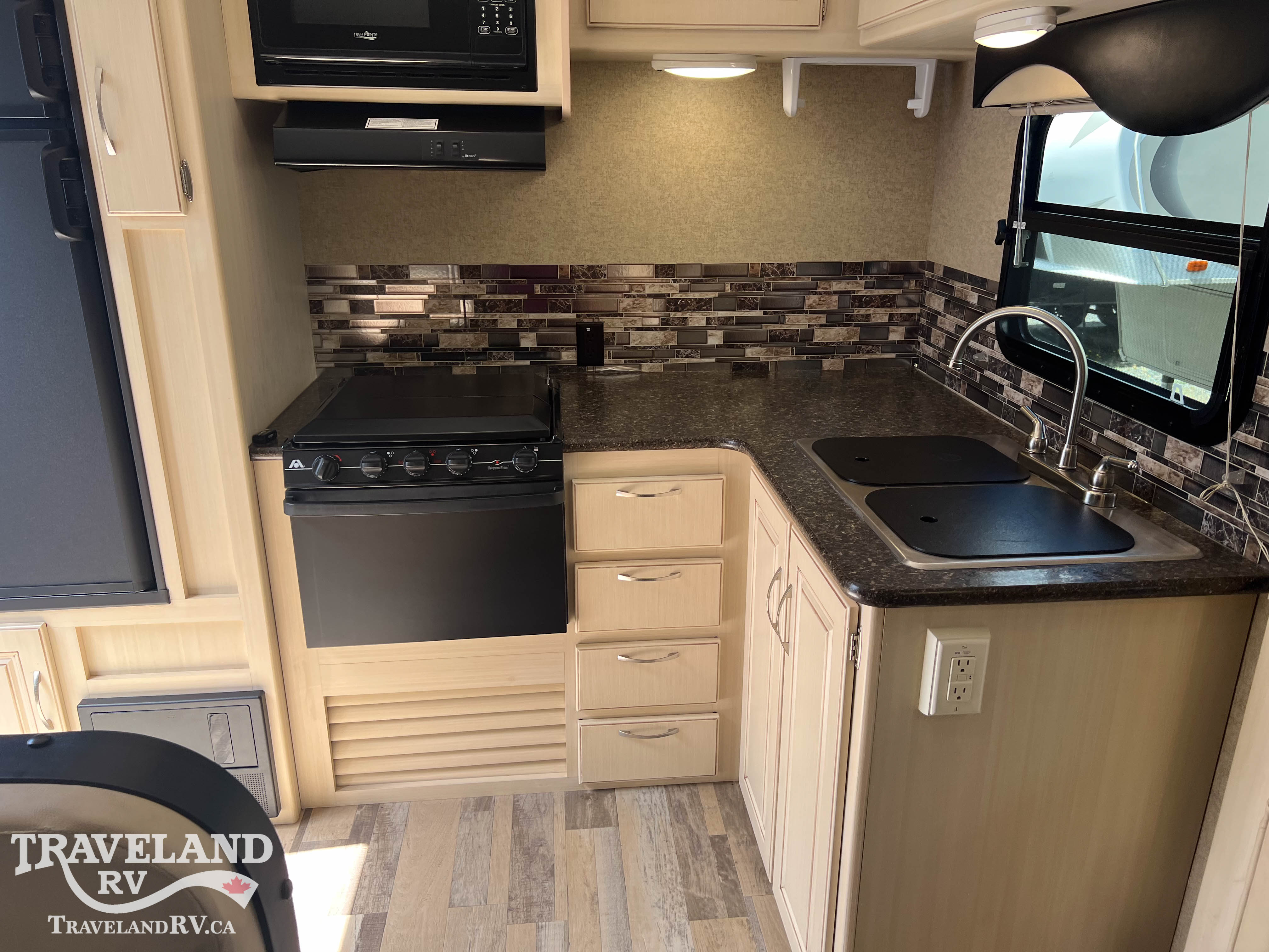 2017 WINNEBAGO MINNIE 24RKS - Image 6