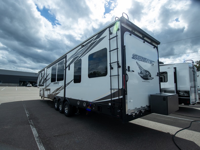 2020 Jayco Seismic 4013 - Image 3