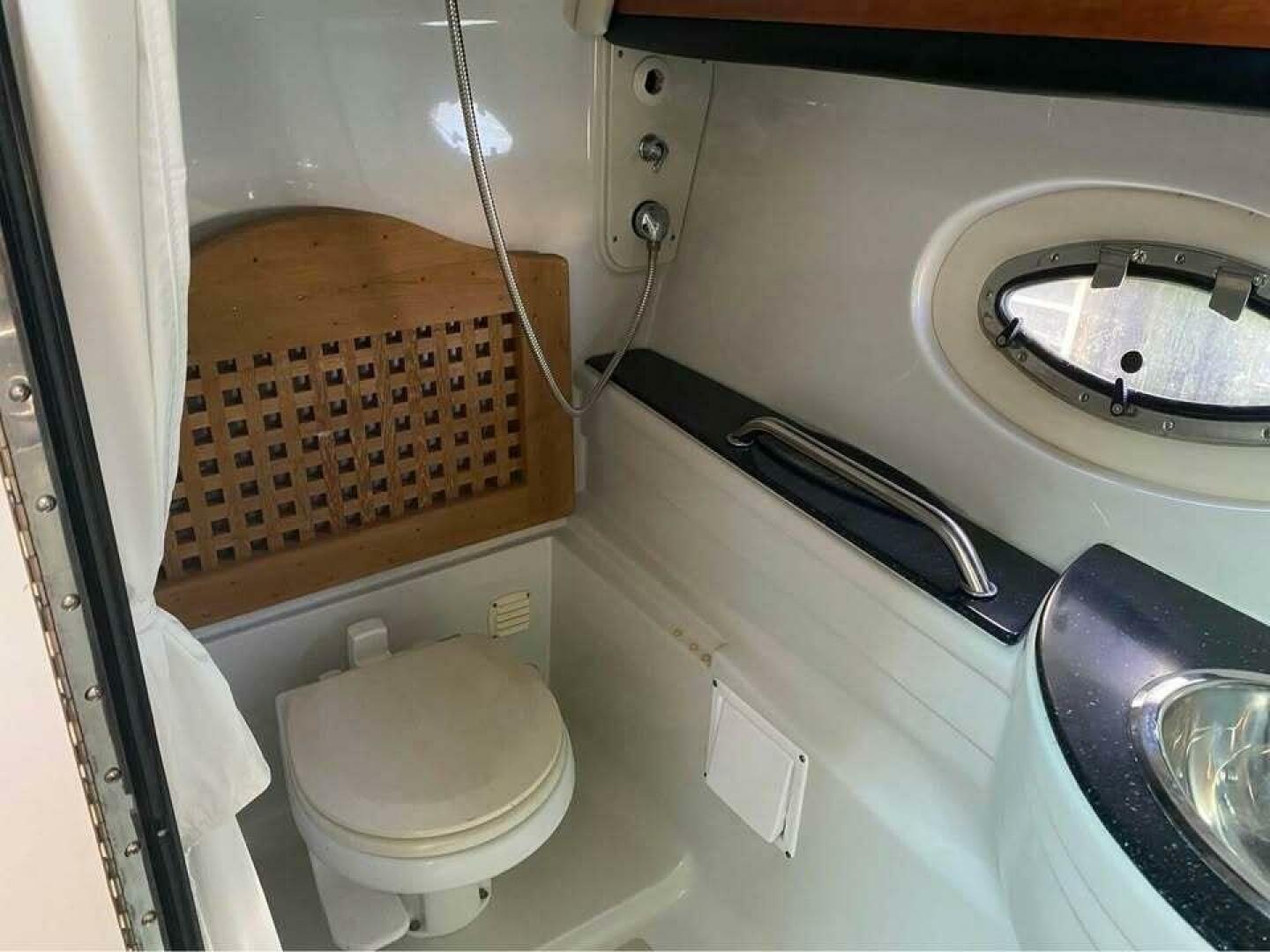 2006 Crownline 340 CR - Image 12