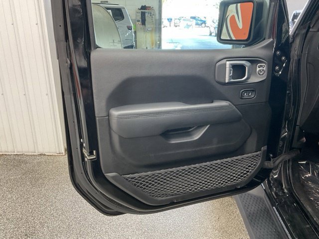 2022 Jeep Wrangler Unlimited Sahara Altitude - Image 11