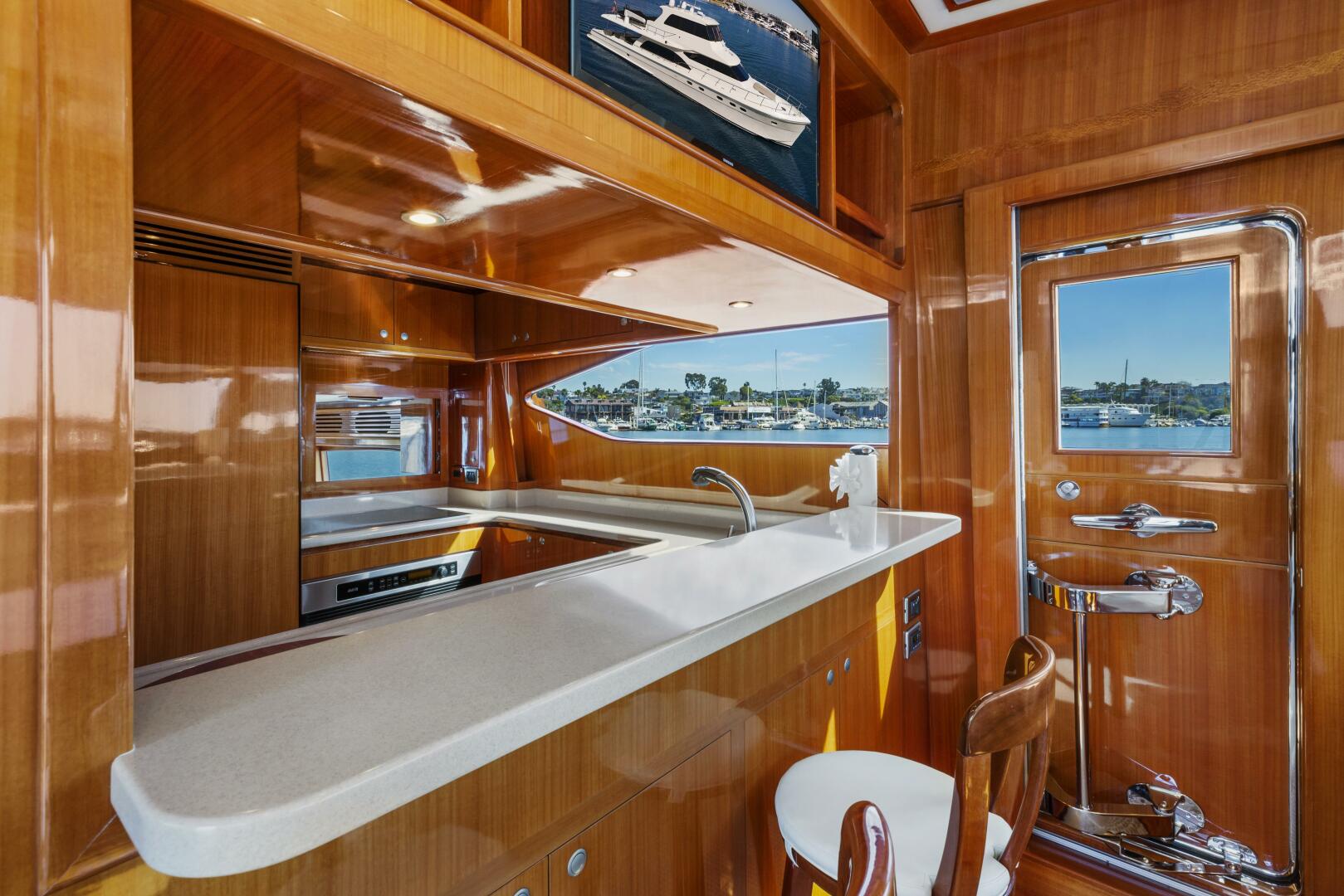 2007 Hampton Cockpit Motoryacht - Image 12