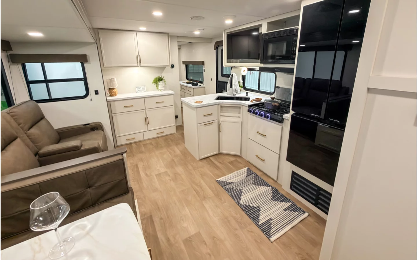 2027 Grand Design TRANSCEND 345DQT - Image 11