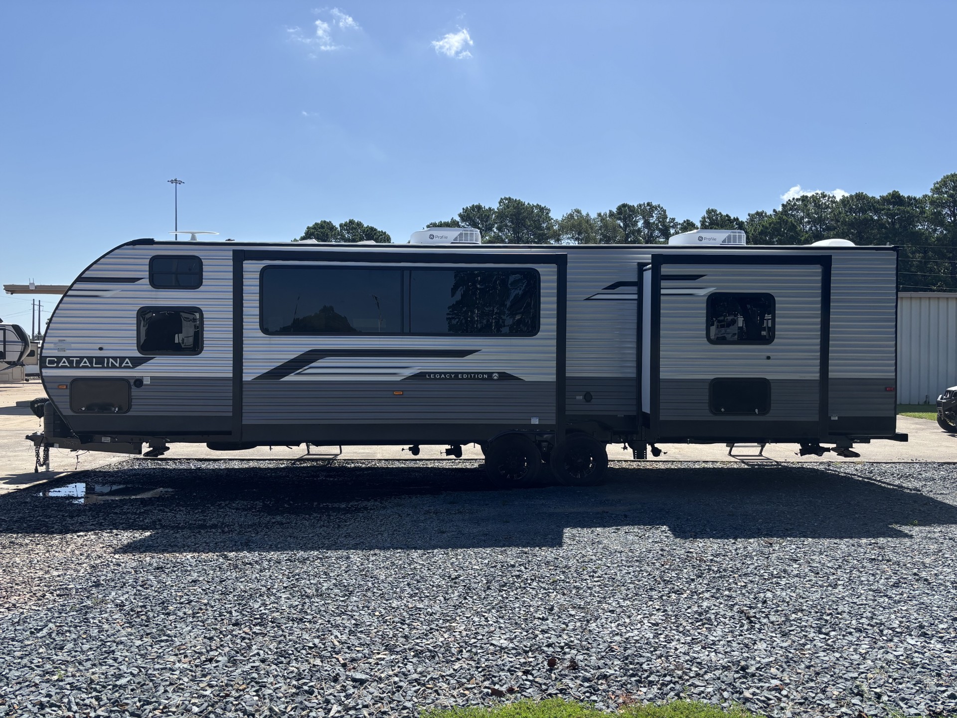 2027 Coachmen Catalina Legacy Edition 333DBDSCK - Image 5