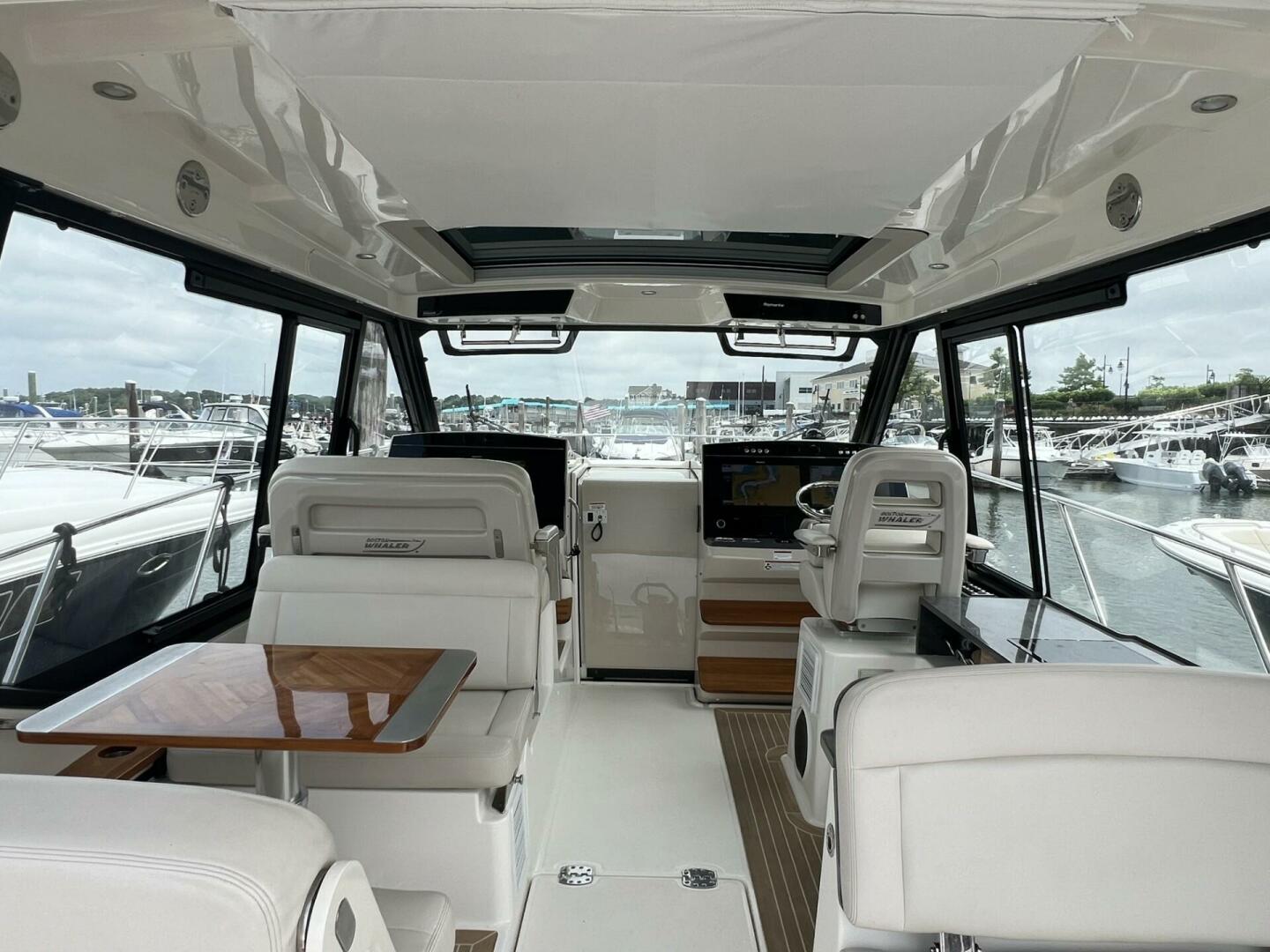 2021 Boston Whaler 405 Conquest - Image 24