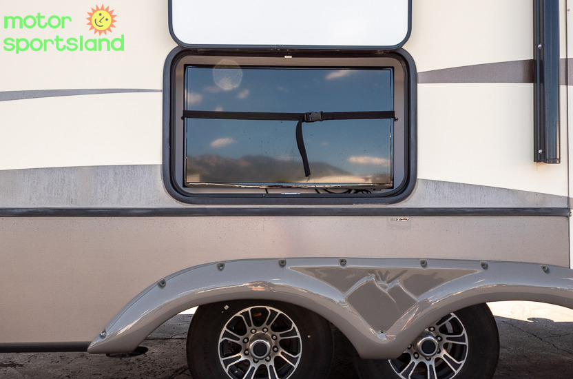 2017 Keystone Montana Legacy 3720RL - Image 13