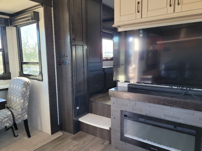 2021 CrossRoads Redwood RW3981FK - Image 7