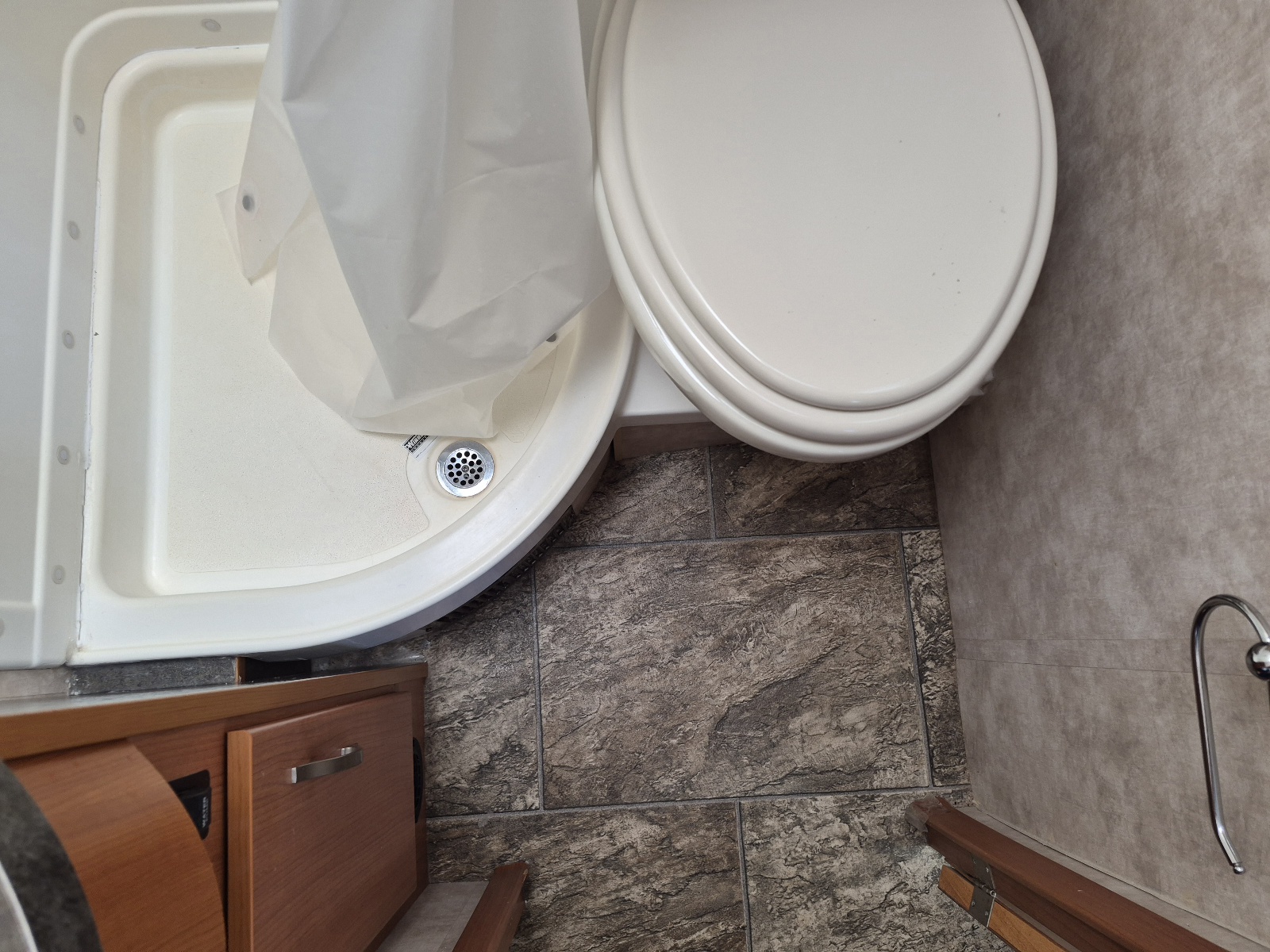 2012 Winnebago View Profile 24G - Image 12