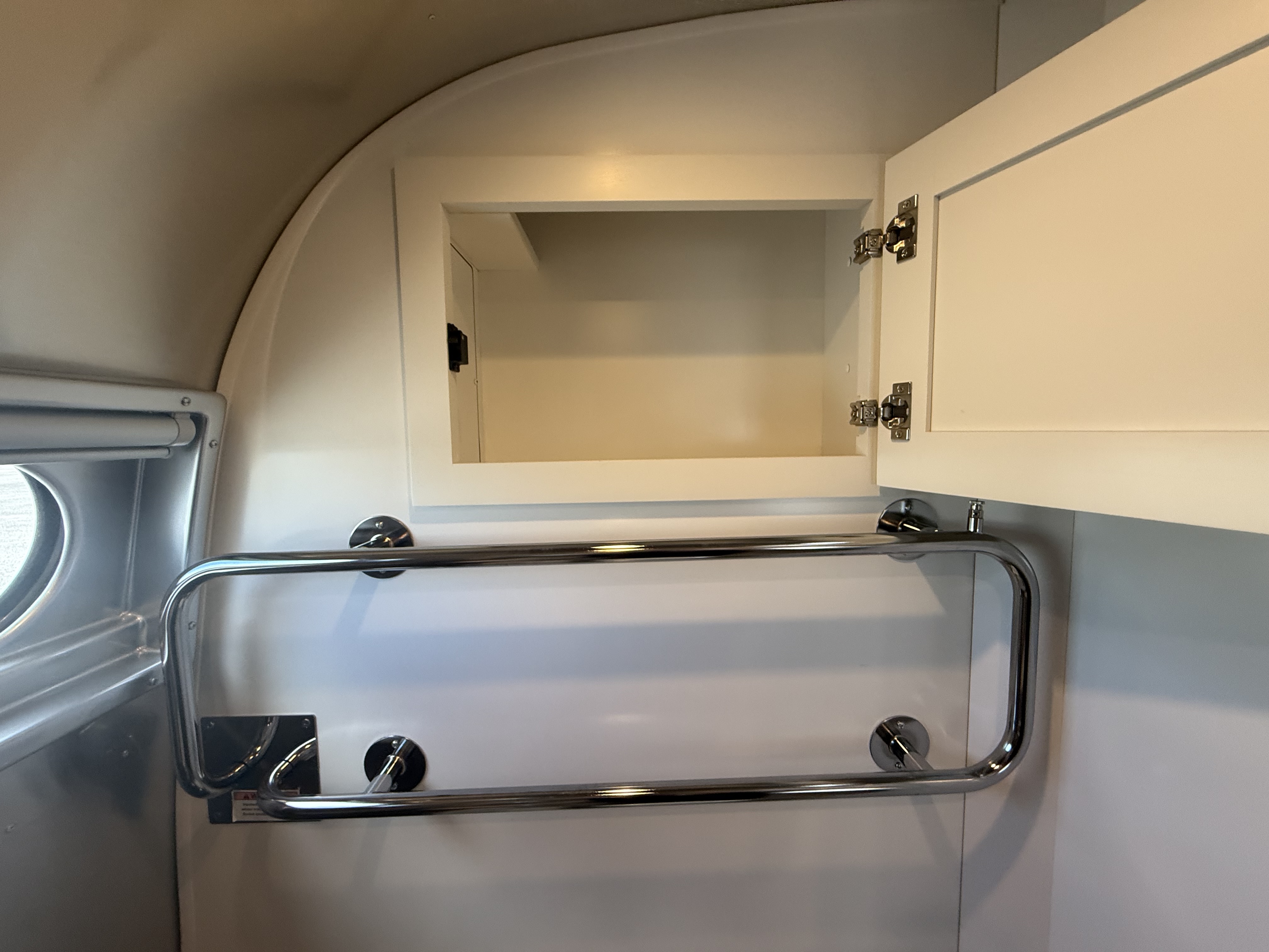 2025 AIRSTREAM CLASSIC 30RB - Image 27