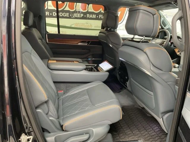 2024 Jeep Grand Wagoneer Utility 4D Series III 4WD - Image 26