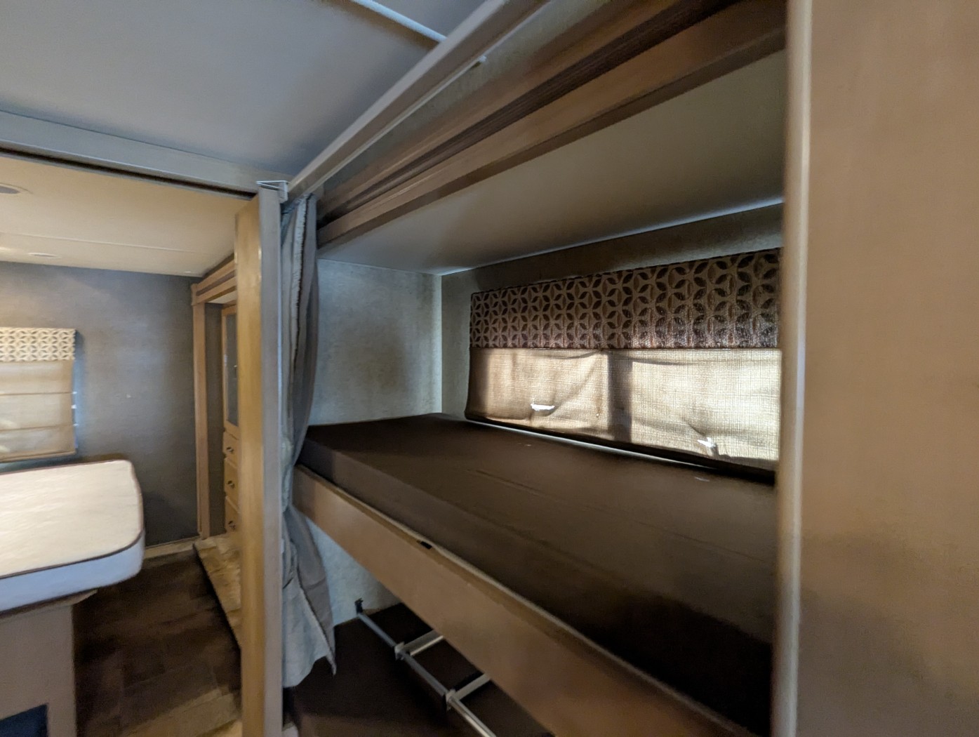 2016 Thor Motor Coach Hurricane 34J - Image 20