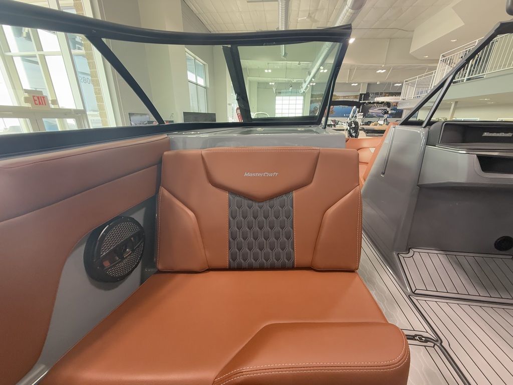 2025 MasterCraft XT22 - Image 34
