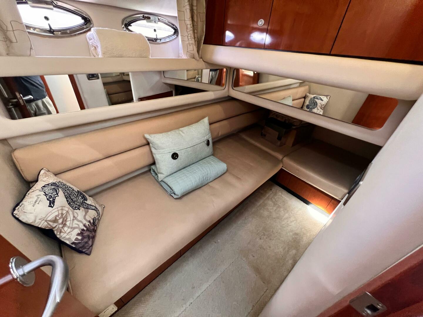 2004 Sea Ray 480 Sedan Bridge - Image 18