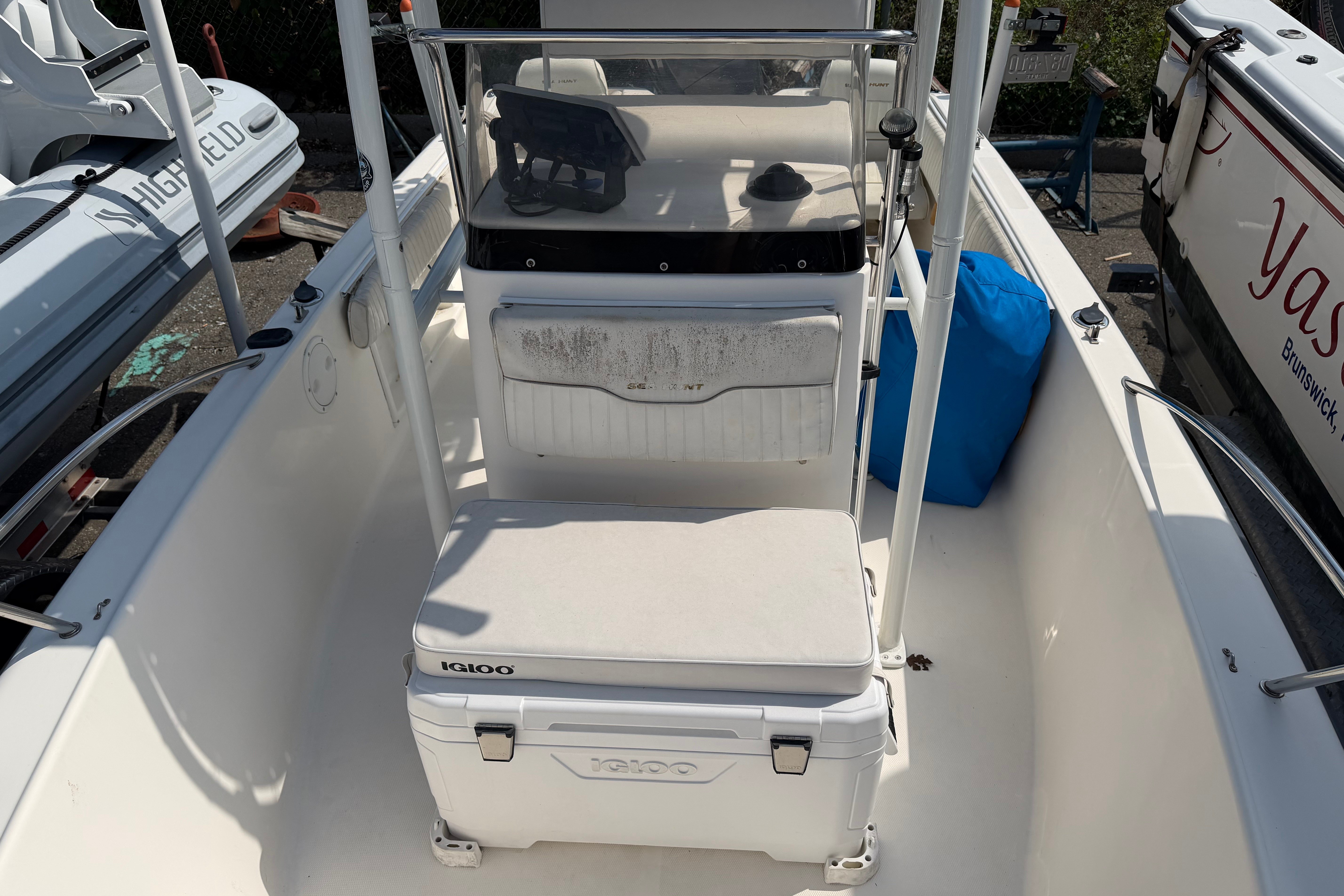 2005 Sea Hunt Triton 186 - Image 6