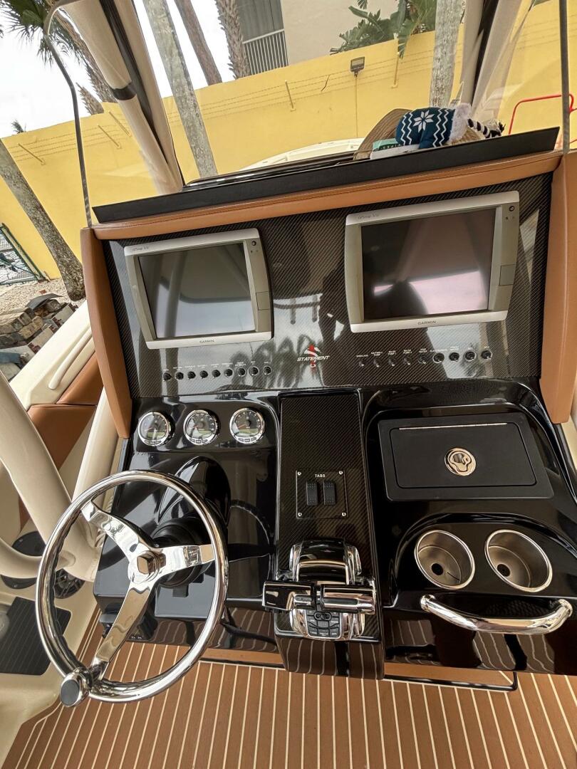 2013 Statement 35 Center Console - Image 12