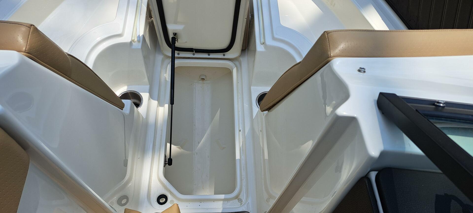 2019 Sea Ray SPX 230 OB - Image 33