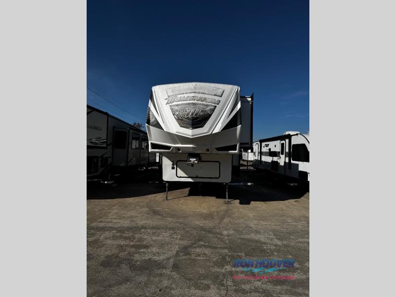 2017 GRAND DESIGN MOMENTUM M395 - Image 1