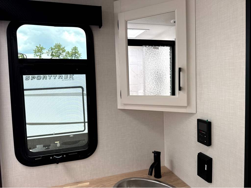 2027 VENTURE RV SPORTTREK 292VRB - Image 12