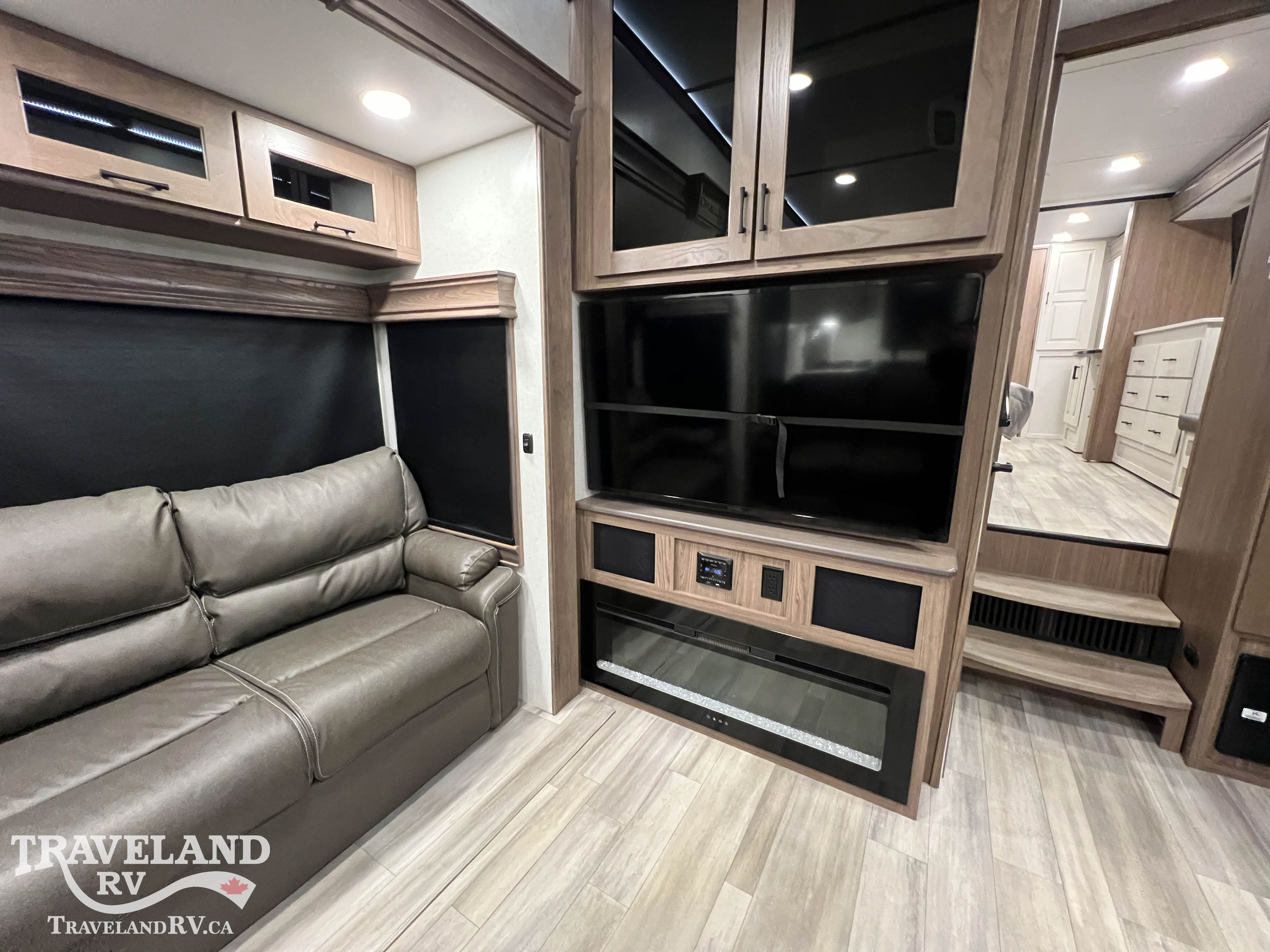 2023 Alliance RV Paradigm 382RK - Image 13