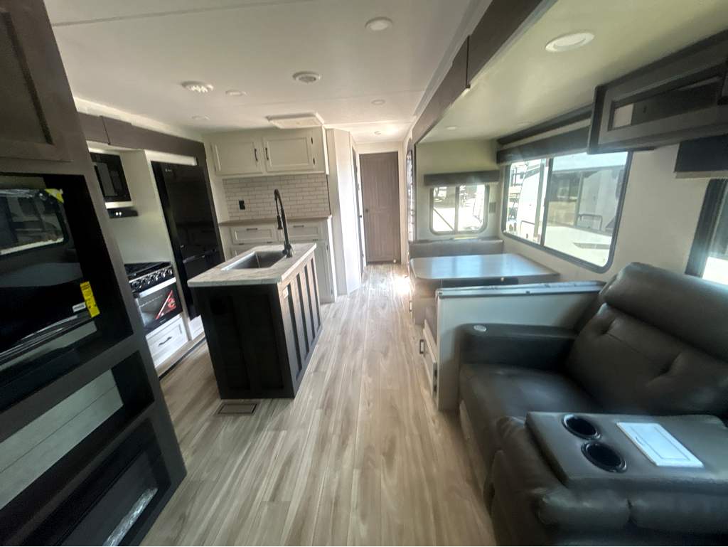 2026 VENTURE RV SPORTTREK 327VIK - Image 19