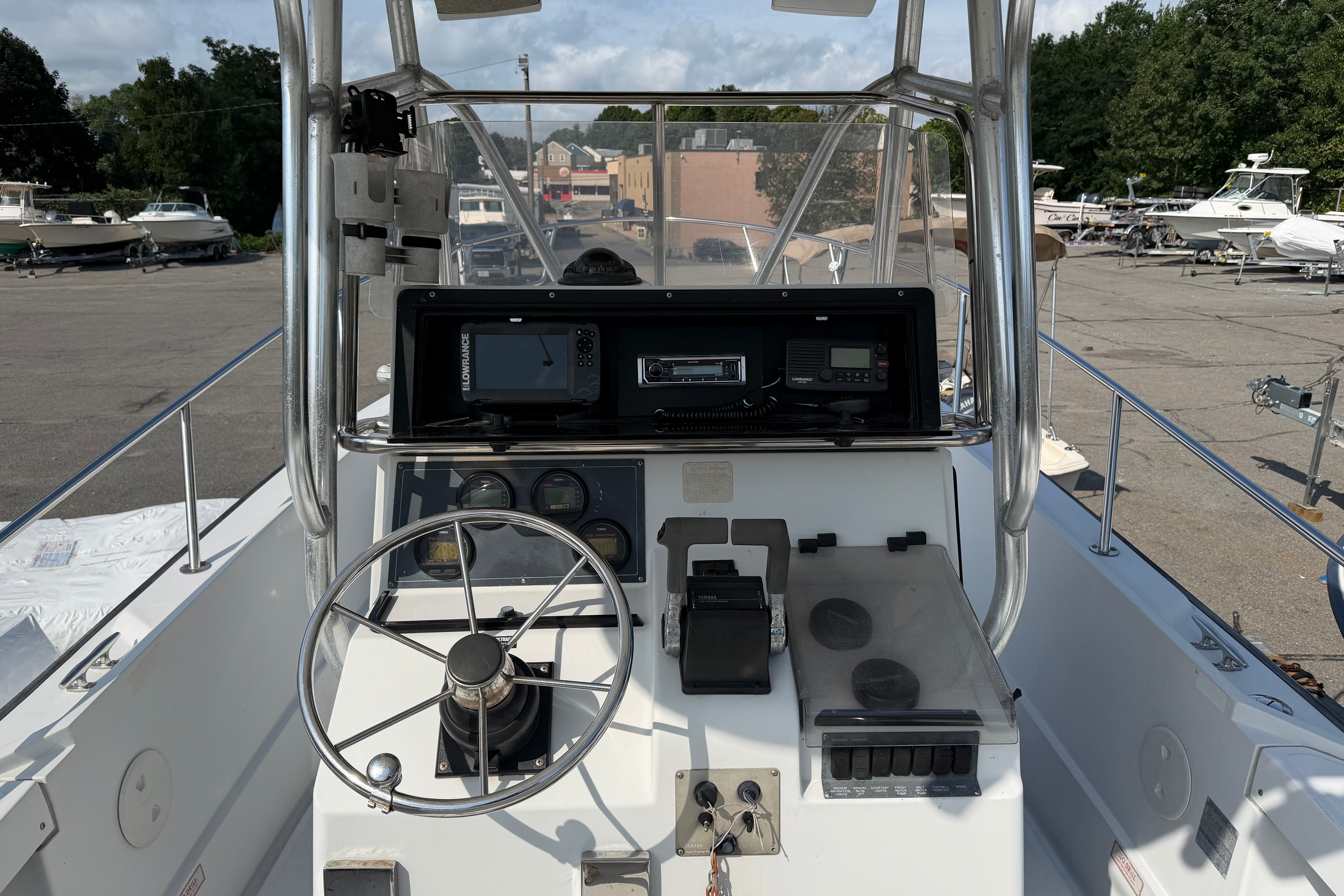 1995 Boston Whaler Boston Whaler 240 Outrage Base - Image 8