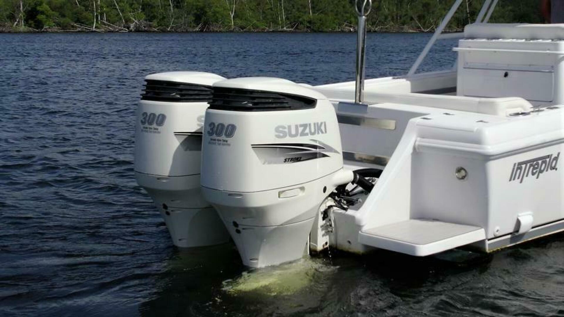2003 Intrepid 32 - Image 36
