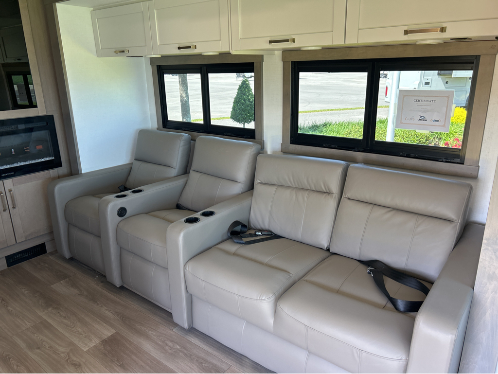 2027 JAYCO PRECEPT 36C - Image 9