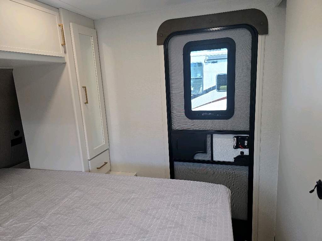 2027 GRAND DESIGN TRANSCEND 265BHT - Image 16