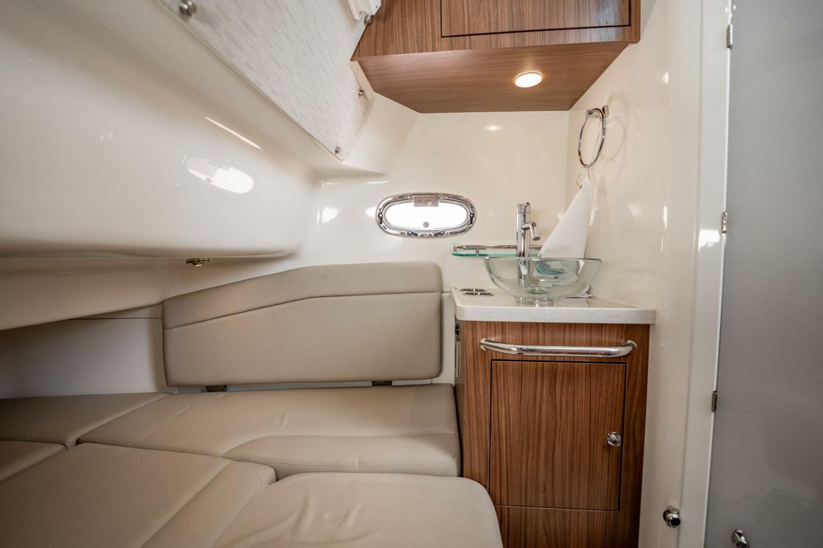 2018 Boston Whaler 380 Outrage - Image 19