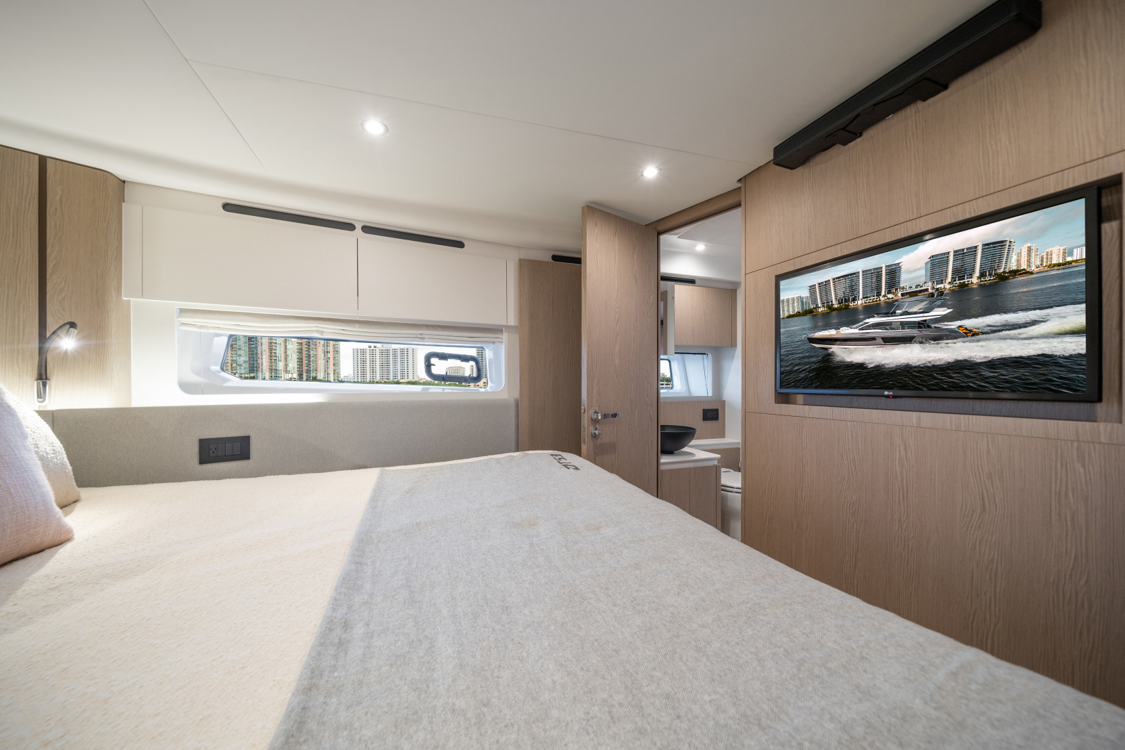 2023 Azimut 53 FLY Base - Image 9