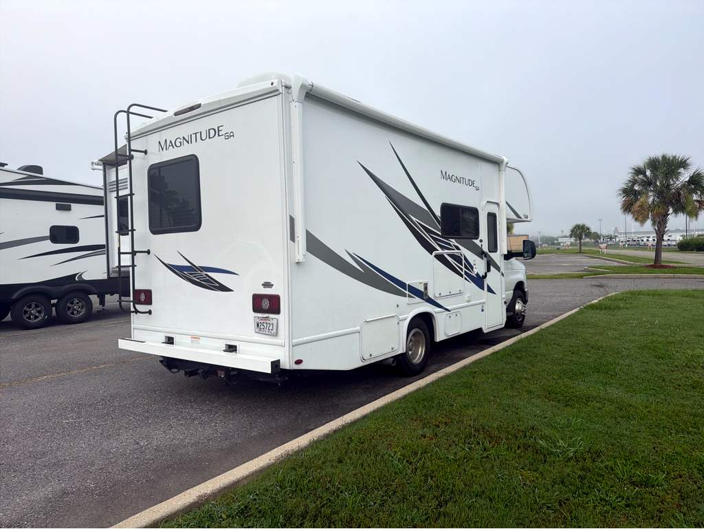2025 Thor Motor Coach MAGNITUDE GA24 - Image 9