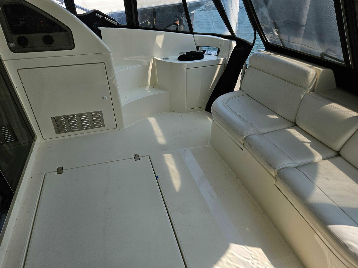 2003 Azimut 46 Motor Yacht - Image 13
