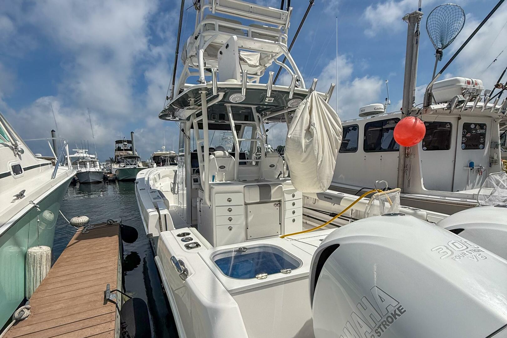 2017 Everglades 355 CC - Image 9