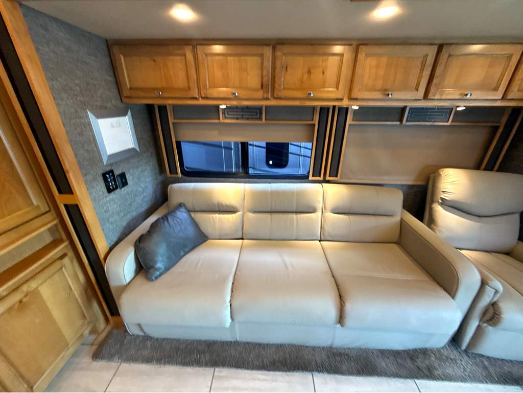 2021 TIFFIN ALLEGRO RED 33 AA - Image 16