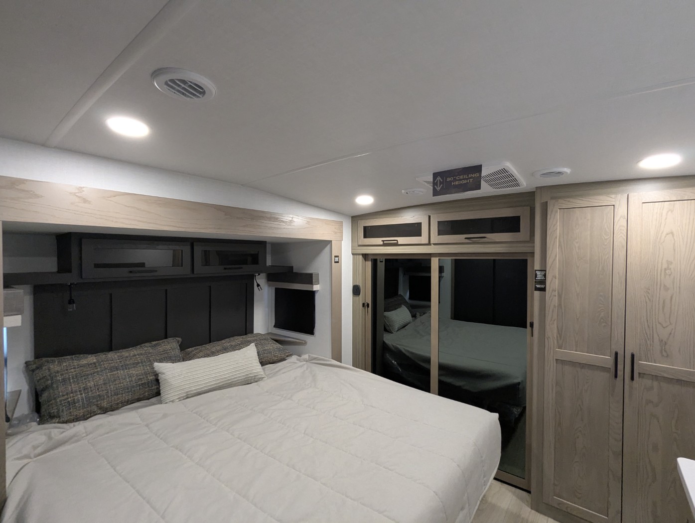 2026 Forest River Rockwood Signature R371RK - Image 8