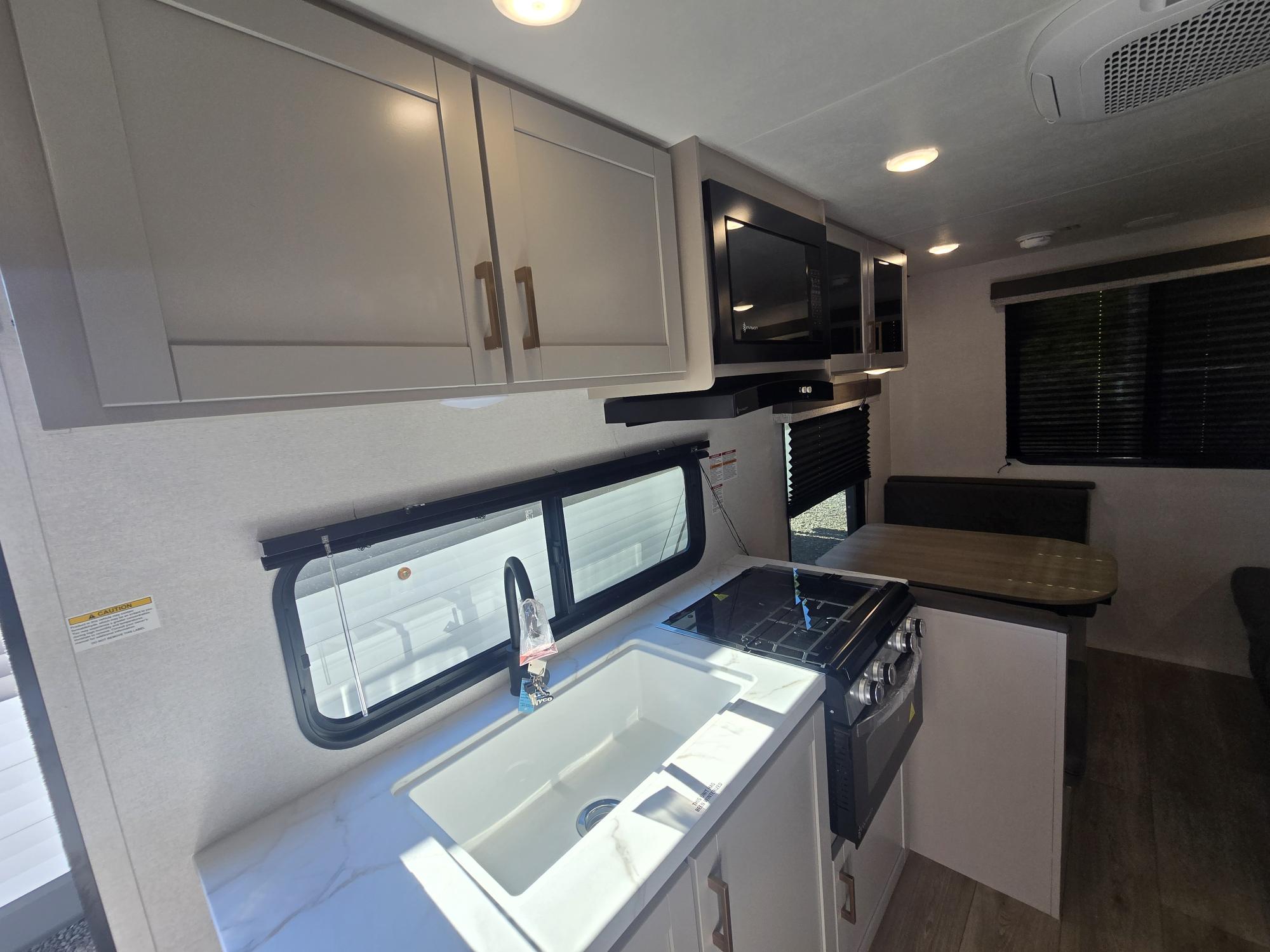 2027 Jayco Jay Flight SLX 210QB - Image 28