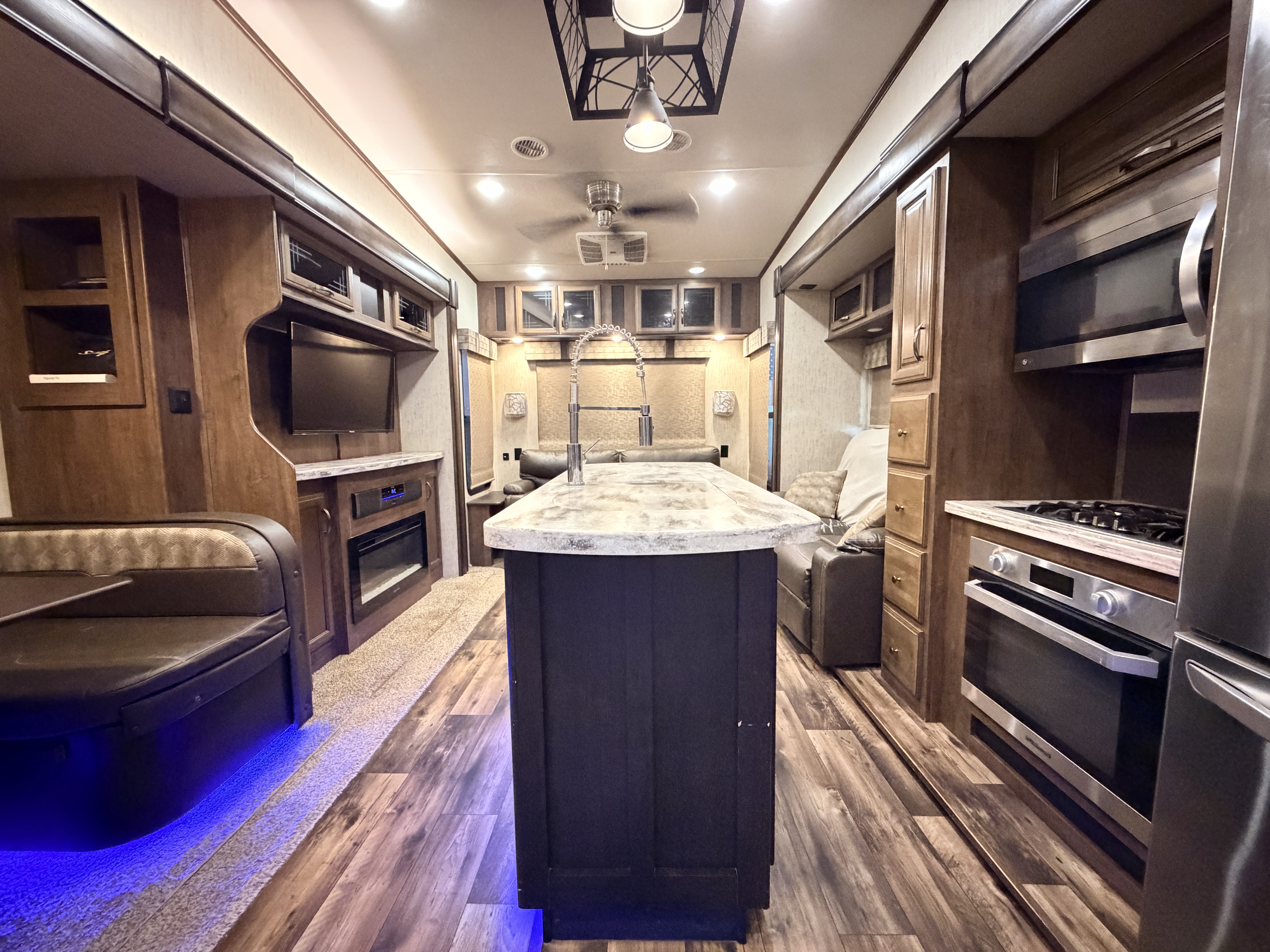 2020 Forest River Sandpiper 372LOK - Image 7