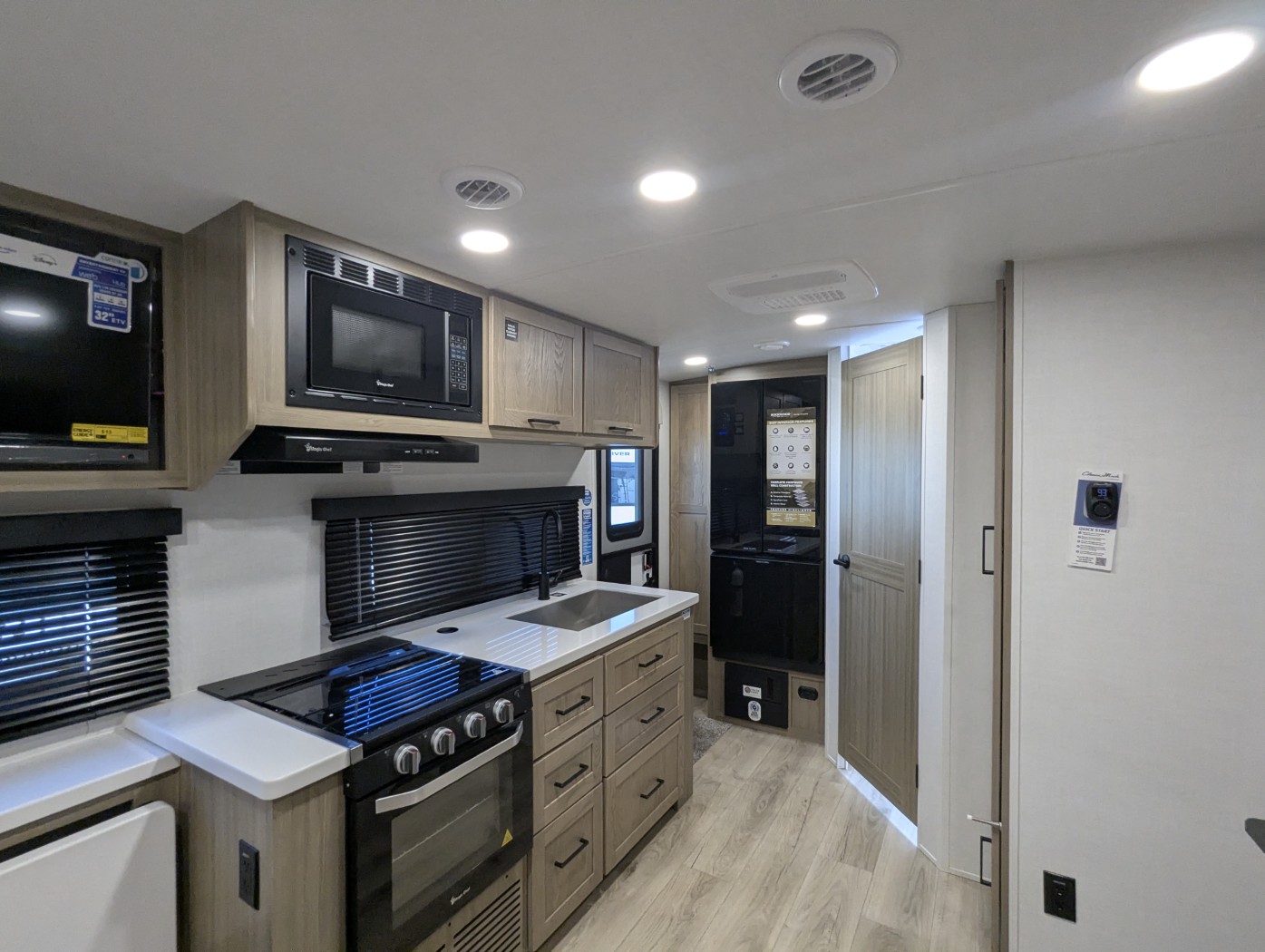 2027 Forest River Rockwood Mini Lite 2205S - Image 21