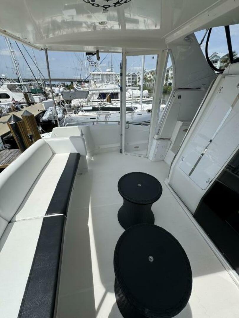 2005 Carver - Image 12