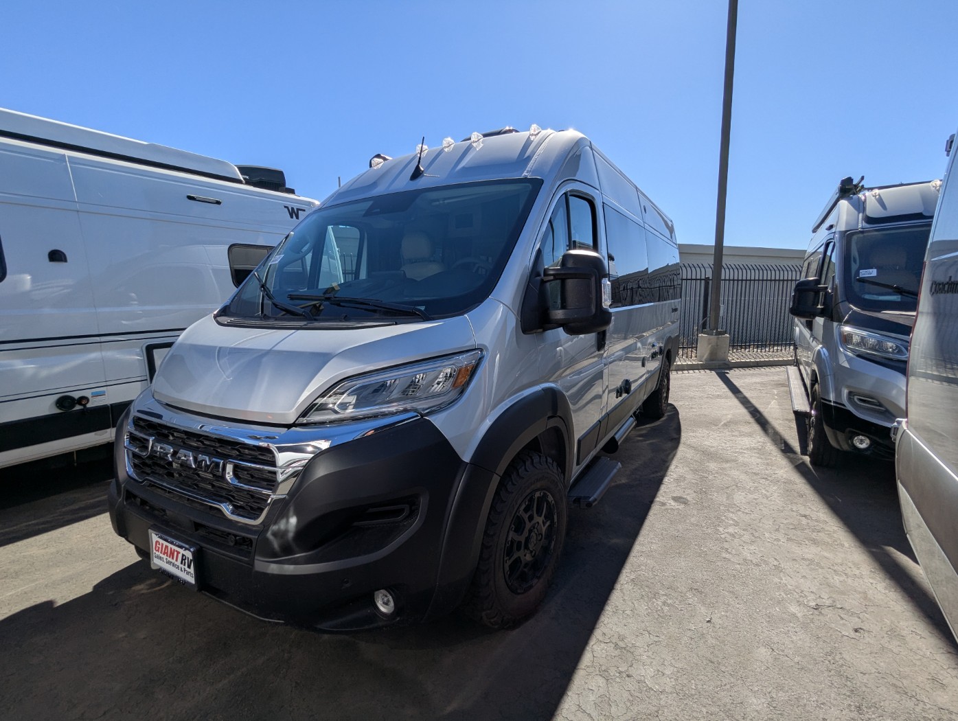 2027 Thor Motor Coach Tellaro 20Y - Image 3
