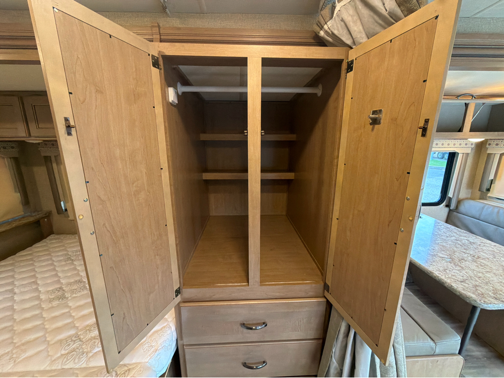 2019 Thor Motor Coach FOUR WINDS 24WS - Image 19