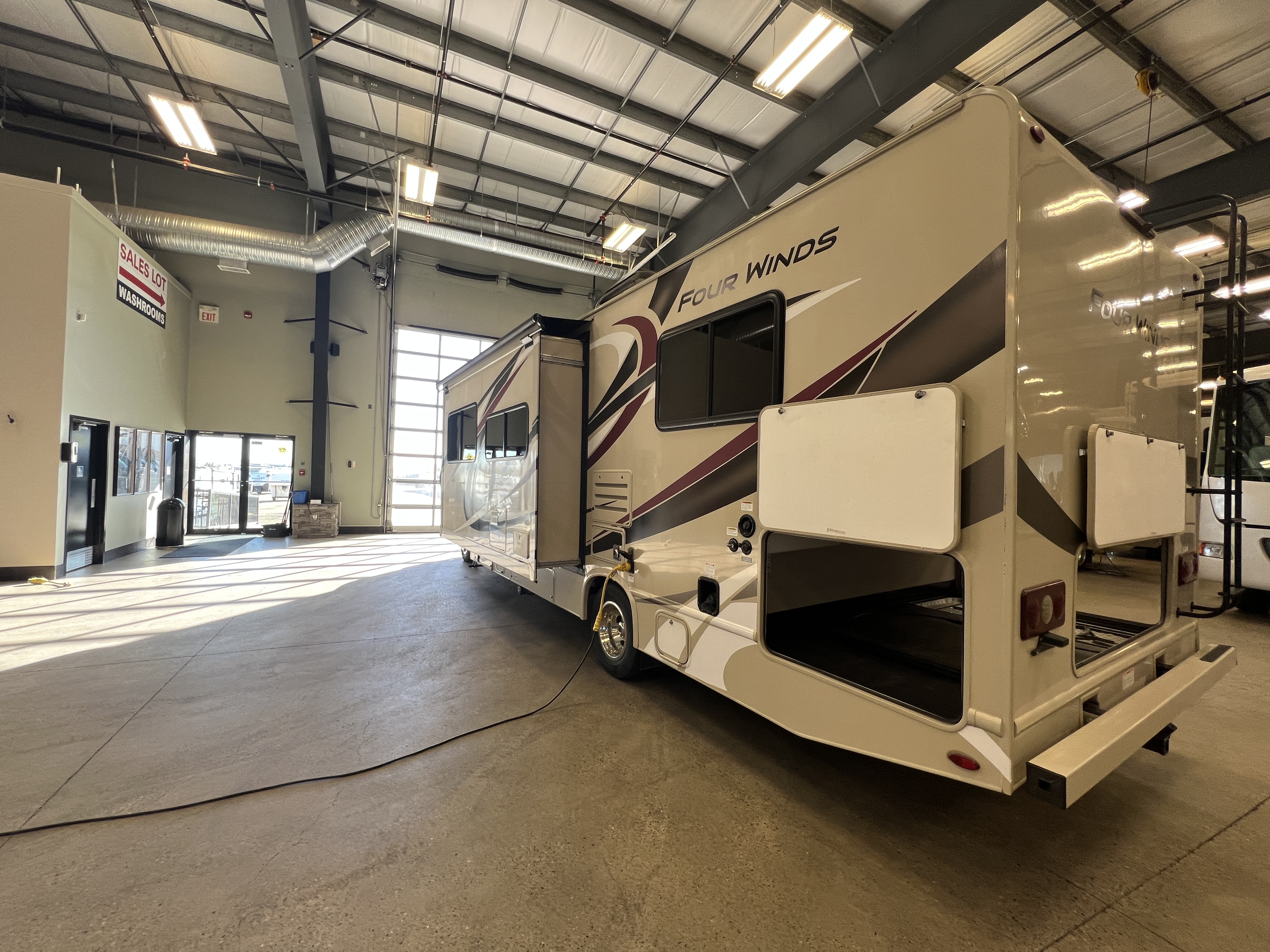 2021 Thor Motor Coach Four Winds 28Z - Image 5