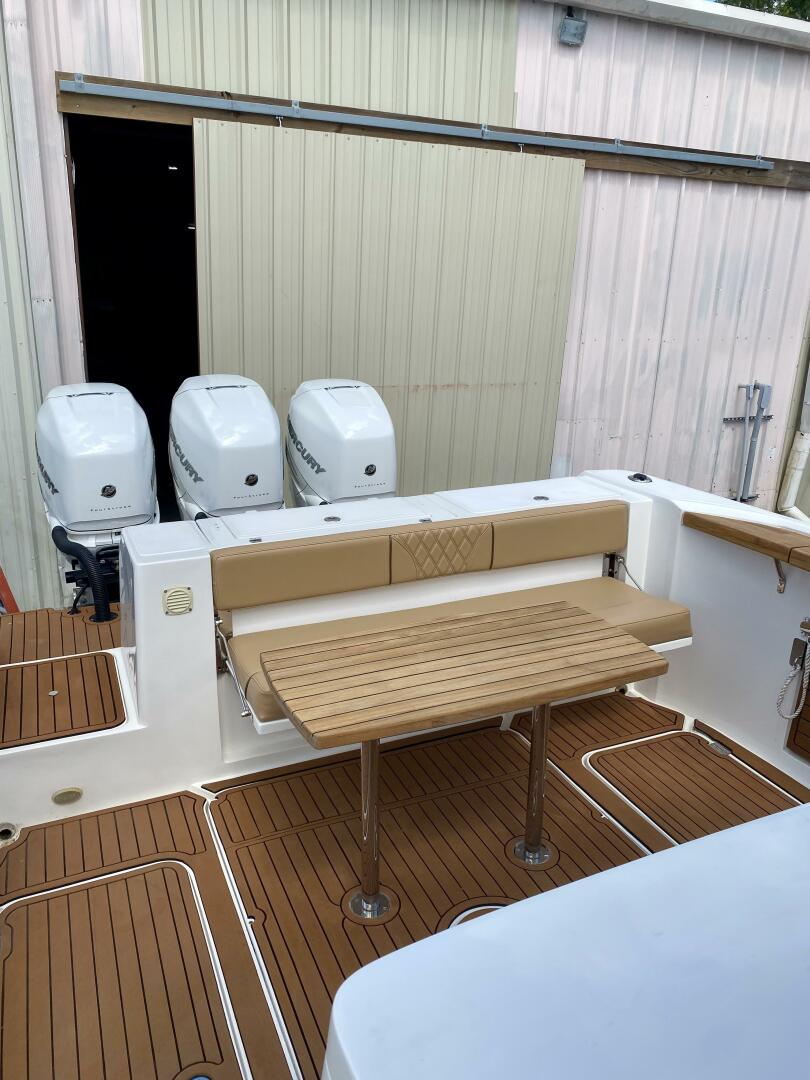 2023 Fishing Raptor 390 Solarium - Image 9