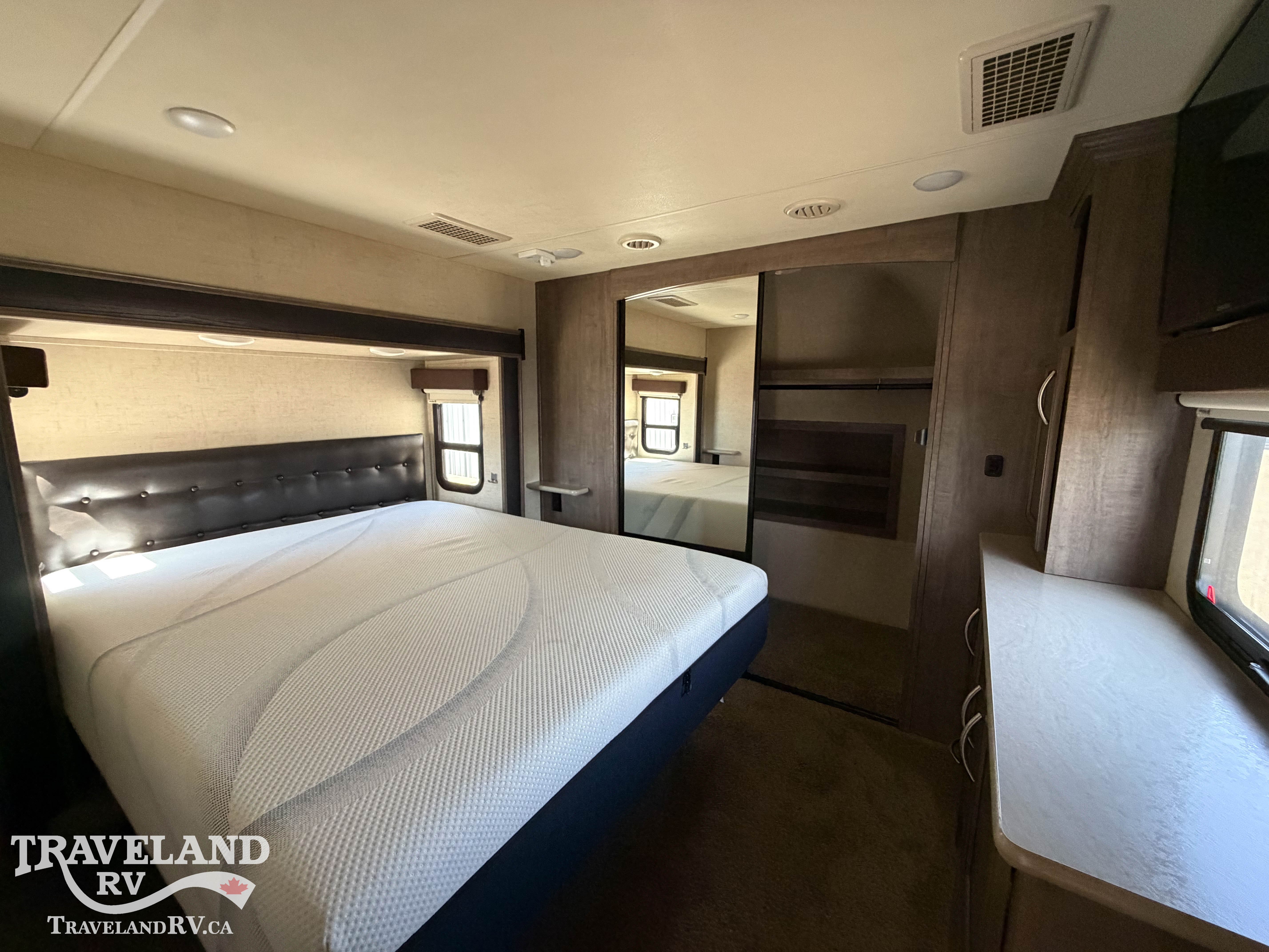 2018 KZ RV Durango Gold G383MBQ - Image 15