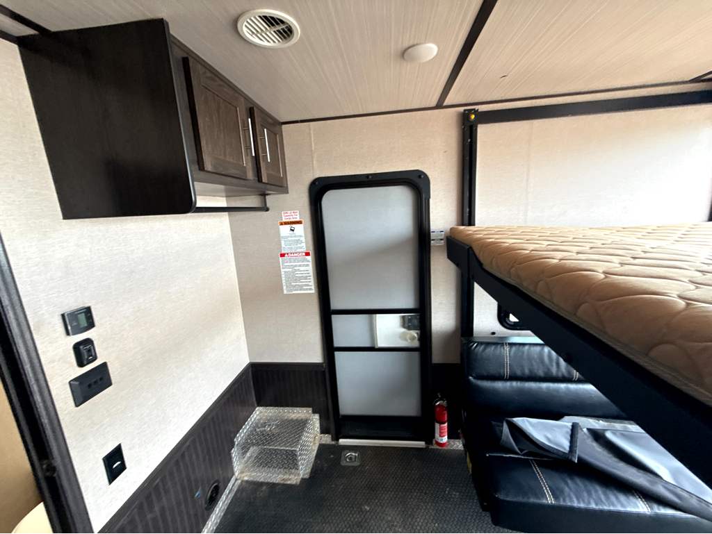 2018 FOREST RIVER XLR 30HDS - Image 9